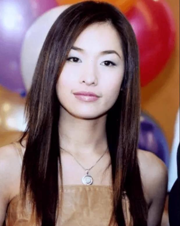 萧亚轩个人资料年龄,岁月如歌，青春不散场——揭秘天后级歌手的年龄魅力”